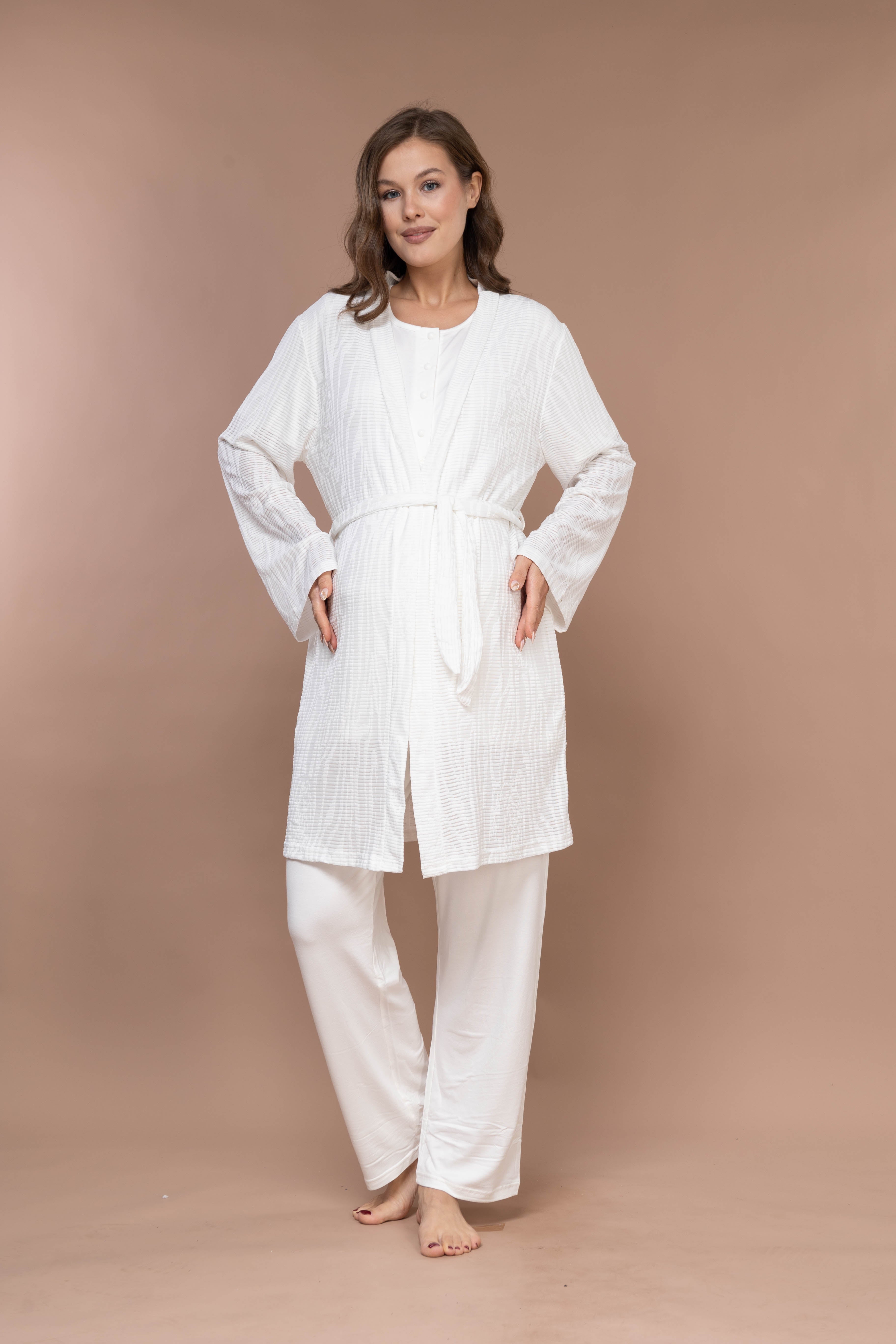 Ekru Desenli Jakarlı Sabahlıklı Önden Düğmeli Lohusa Pijama Takımı