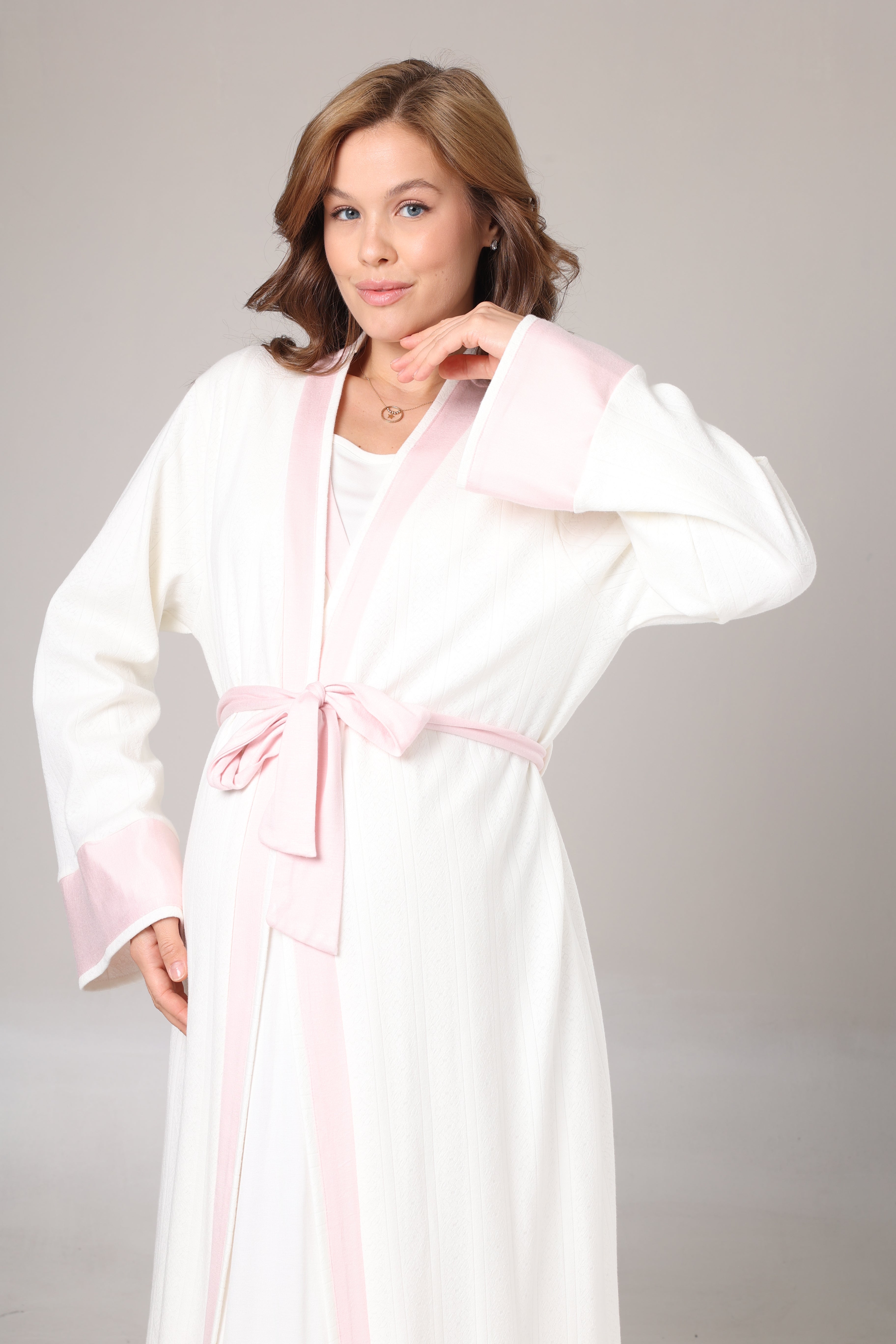 Kışlık Kendinden Desenli Pembe Şerit Detaylı Sabahlıklı Lohusa Gecelik Takımı -1016